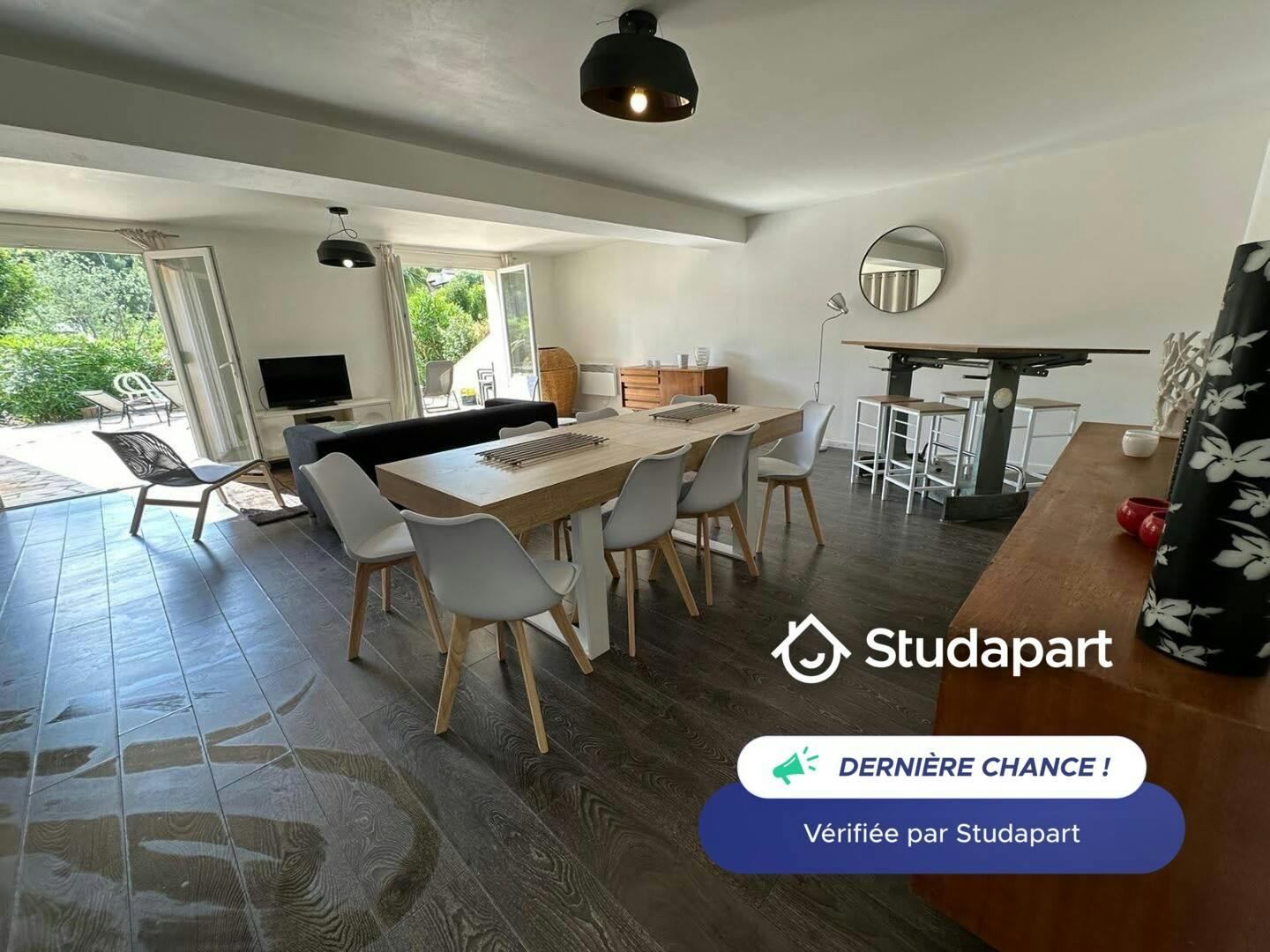 Apartment for rent for €2,520 per month in Antibes, Allée des Grillons