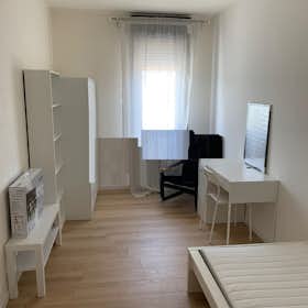 Private room for rent for €600 per month in Venice, Via Pietro Mascagni