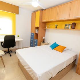 Private room for rent for €335 per month in Valencia, Carrer Aben al Abbar