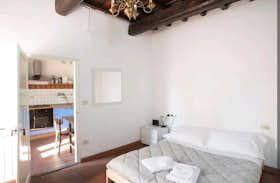 Apartment for rent for €1,200 per month in Florence, Via delle Conce