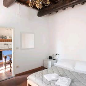Apartment for rent for €1,200 per month in Florence, Via delle Conce