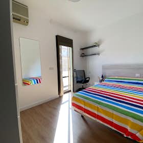 Private room for rent for €425 per month in L'Hospitalet de Llobregat, Carrer de Cotonat
