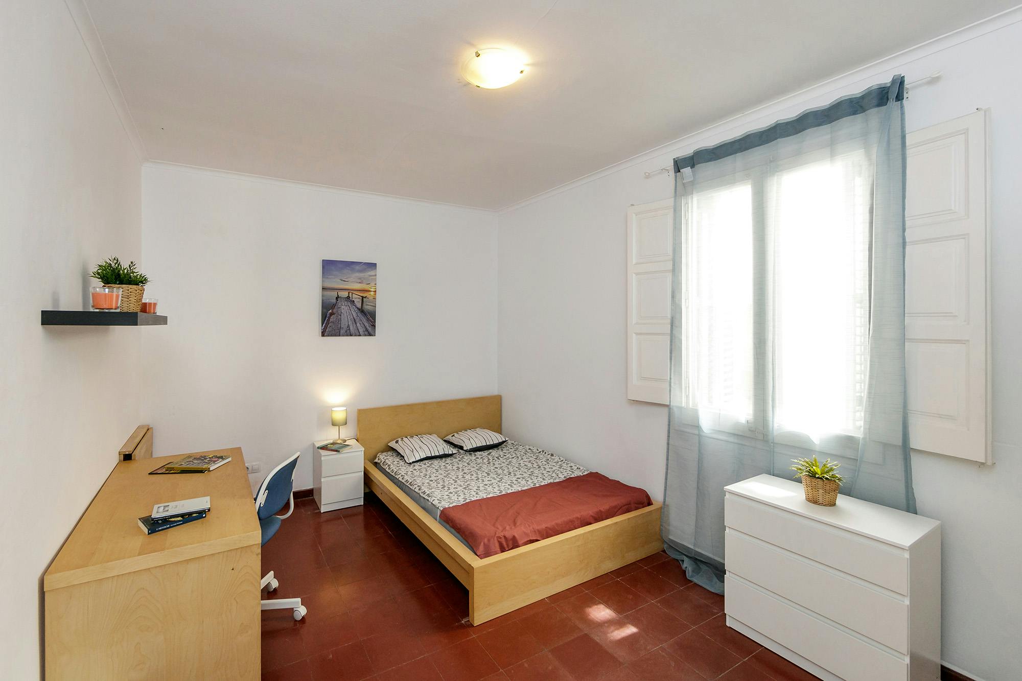 Private room for rent for €675 per month in Barcelona, Carrer d'Oliana