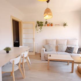 Private room for rent for €740 per month in Barcelona, Carrer de Villarroel