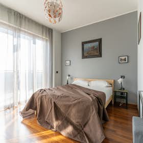 Apartment for rent for €1,900 per month in Milan, Via Bernardo Rucellai