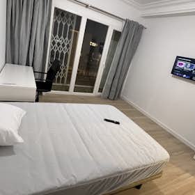 Private room for rent for €440 per month in Valencia, Avinguda de Blasco Ibáñez