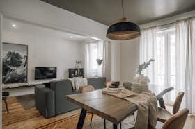 Apartment for rent for €3,357 per month in Lisbon, Avenida de Roma
