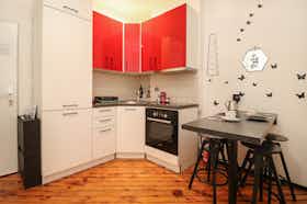 Appartement te huur voor € 1.100 per maand in Ljubljana, Polakova ulica