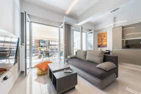 Apartamento para alugar por € 3.000 por mês em Piraeus, Platonos