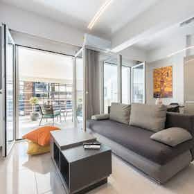 Apartamento para alugar por € 3.000 por mês em Piraeus, Platonos