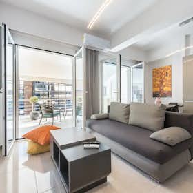 Appartement te huur voor € 3.000 per maand in Piraeus, Platonos