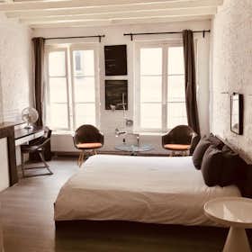 Private room for rent for €610 per month in Brussels, Rue des Éperonniers