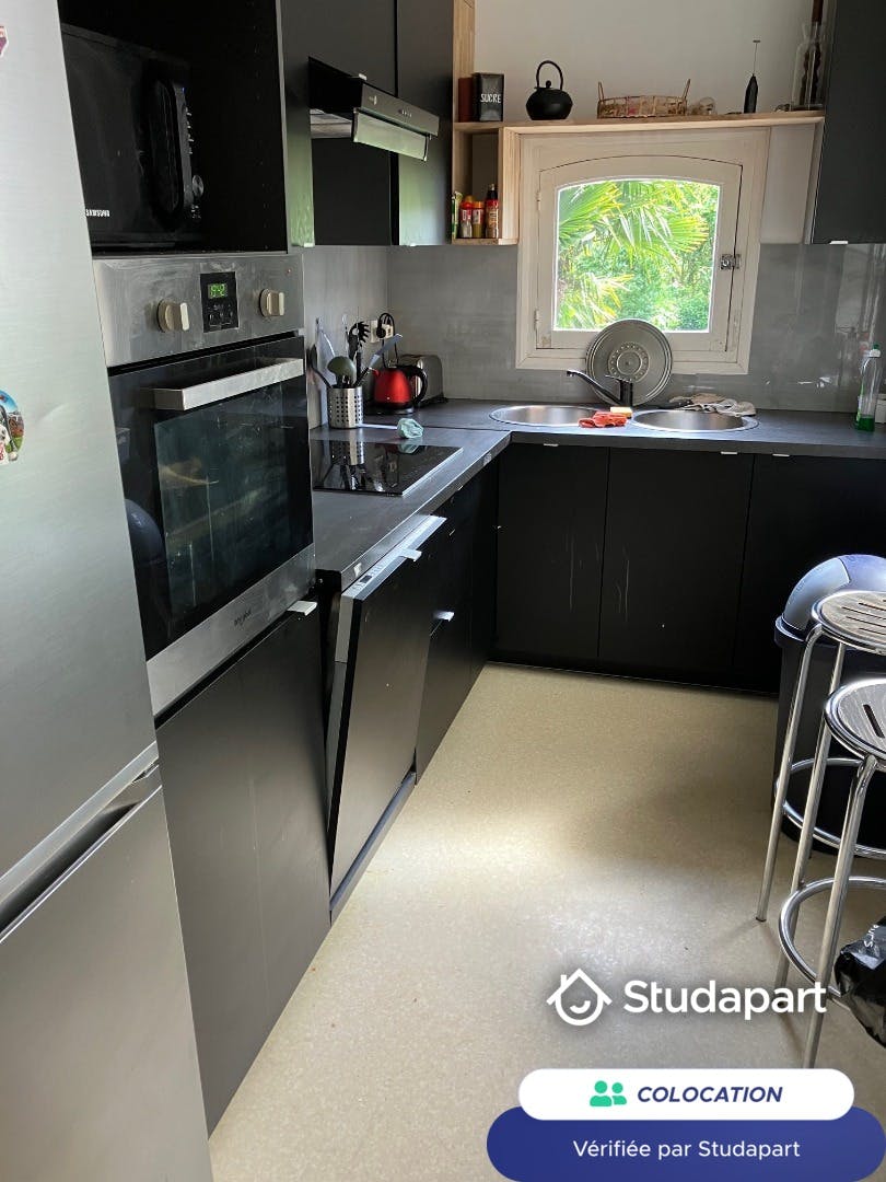Private room for rent on Place Alexandre Dumas, Lille - Vue 3