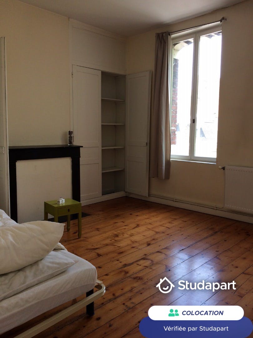 Private room for rent on Place Alexandre Dumas, Lille - Plus