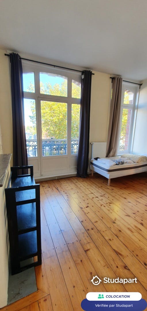 Private room for rent on Place Alexandre Dumas, Lille - Vue 4