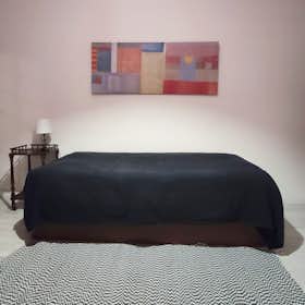 Private room for rent for €500 per month in Oeiras, Rua Antero de Quental