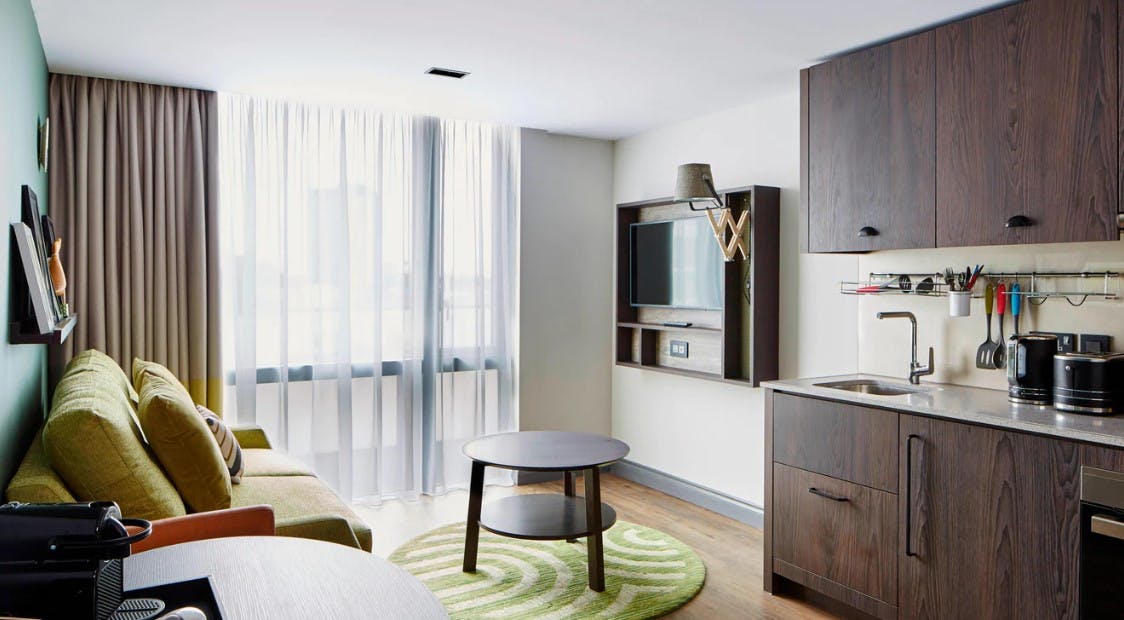 Building for rent for £1,000 per month in London, Warwick Road