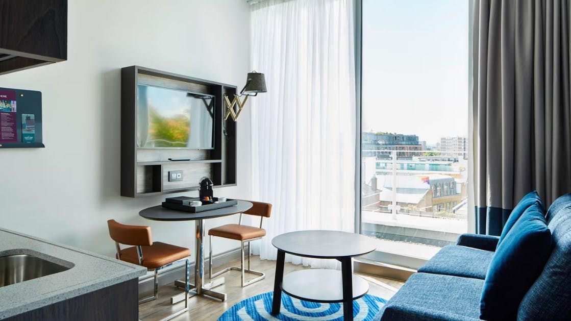 Building for rent for £5,550 per month in London, Long Lane