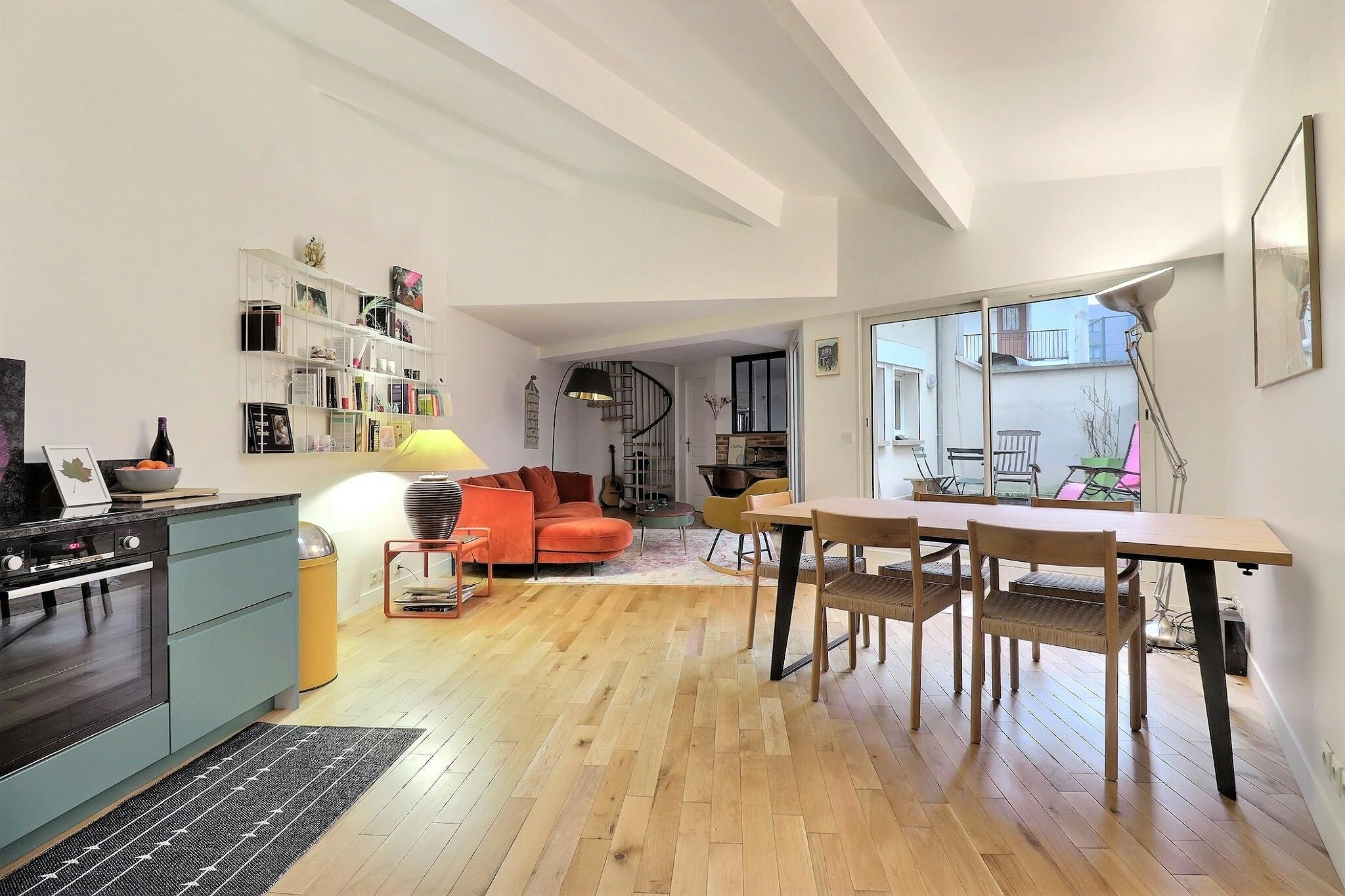 Apartment for rent for €2,968 per month in Paris, Rue de Reuilly
