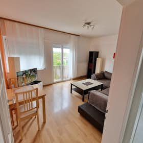 Apartment for rent for €2,580 per month in Stuttgart, Pfahlbronner Straße
