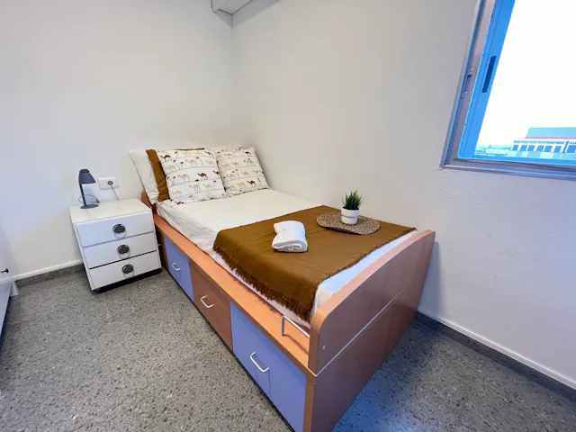 Private room in Carrer Ramón Gordillo, Valencia (1336817) room image 2