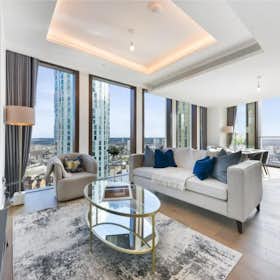 Appartamento in affitto a 12.600 £ al mese a London, Carnation Street