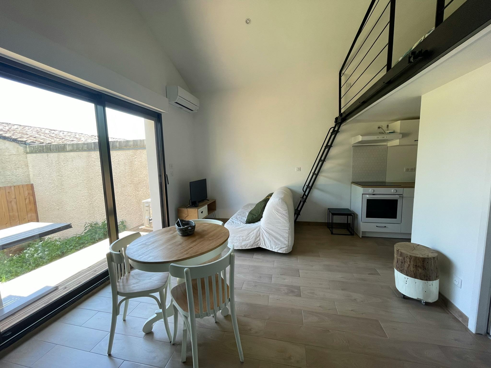 Huis te huur voor € 1.000 per maand in Mérignac, Avenue Gambetta