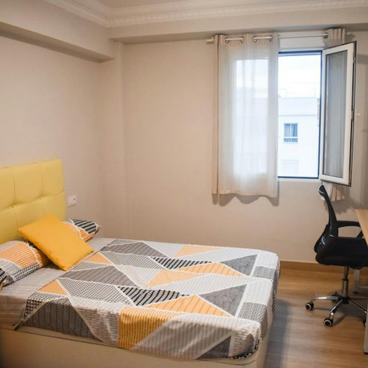 Calle del Doctor Manuel Candela, Valencia preview