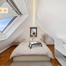 Apartment for rent for €1,900 per month in Stuttgart, Karl-Pfaff-Straße
