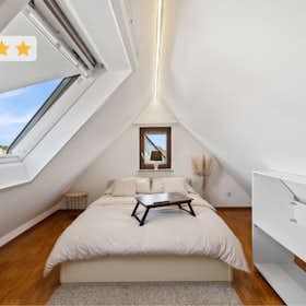 Квартира за оренду для 1 900 EUR на місяць у Stuttgart, Karl-Pfaff-Straße