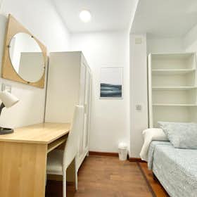 Private room for rent for €555 per month in Madrid, Calle de Gaztambide