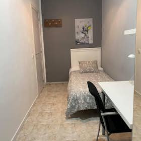 Private room for rent for €585 per month in Madrid, Calle de Gaztambide