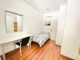 Private room for rent for €660 per month in Madrid, Calle de Gaztambide