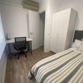 Private room for rent for €490 per month in Madrid, Calle de Cayetano Pando