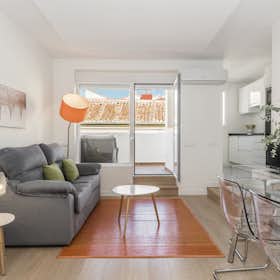 Apartment for rent for €2,000 per month in Madrid, Calle Sombrerete