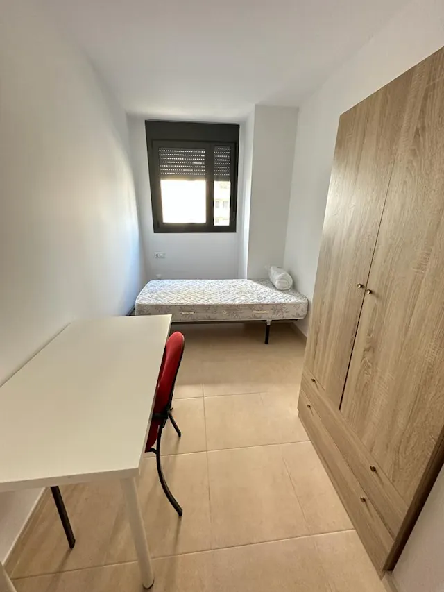 Private room in Avinguda de Roma, Tarragona (1339473) room image 1