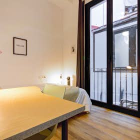 Private room for rent for €860 per month in Barcelona, Carrer de la Mercè