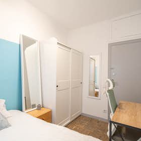 Private room for rent for €590 per month in Barcelona, Carrer de Pi i Margall