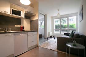 Lägenhet att hyra för 1 800 € i månaden i Paris, Passage Gambetta