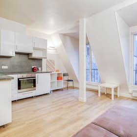 Studio for rent for €1,400 per month in Paris, Rue Pergolèse