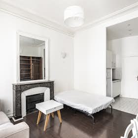 Studio for rent for €1,700 per month in Paris, Rue Tronchet
