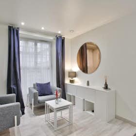 Apartment for rent for €2,200 per month in Paris, Rue de Lévis