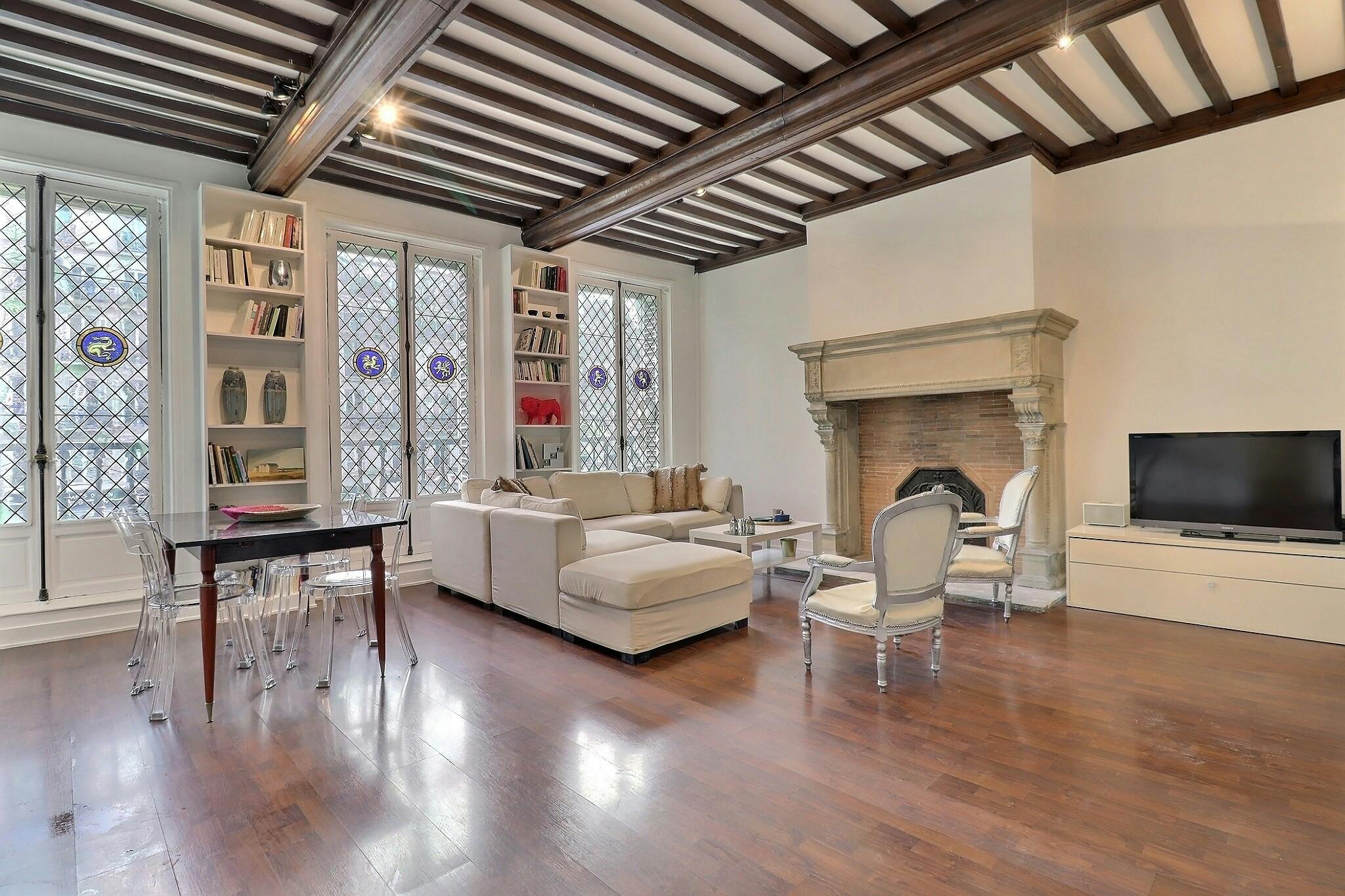 Apartment for rent for €6,096 per month in Paris, Boulevard Beaumarchais