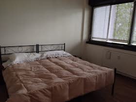 私人房间 正在以 €495 的月租出租，其位于 Saronno, Viale Rimembranze