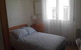 Приватна кімната за оренду для 360 EUR на місяць у Pamplona, Calle de Julián Gayarre