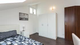 Private room for rent for €600 per month in Milan, Via Don Bartolomeo Grazioli