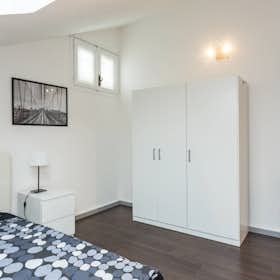 私人房间 正在以 €600 的月租出租，其位于 Milan, Via Don Bartolomeo Grazioli