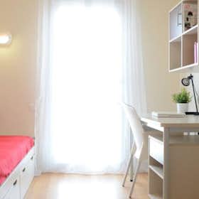 Studio for rent for €760 per month in Châtillon, Allée Edgar Brandt