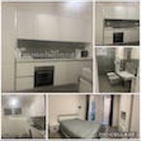 Apartment for rent for €1,200 per month in Bologna, Vicolo degli Ariosti