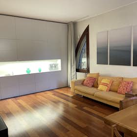 Apartamento for rent for € 2.500 per month in Padova, Via delle Palme